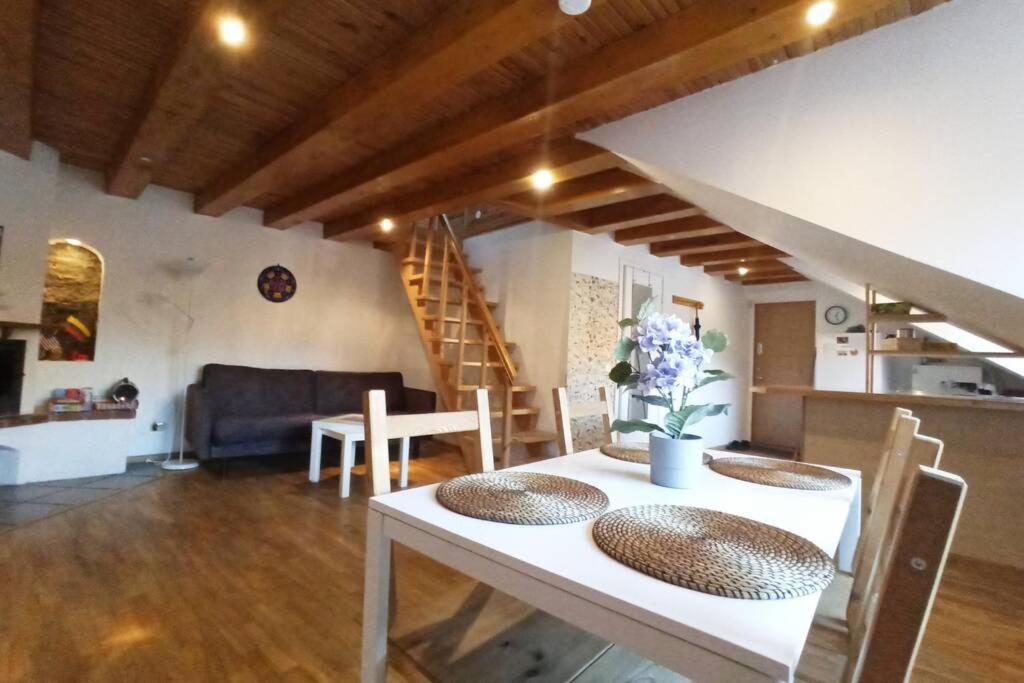Private Sauna & 4 Bedrooms Old Town Rooftop Apartment Вильнюс Экстерьер фото