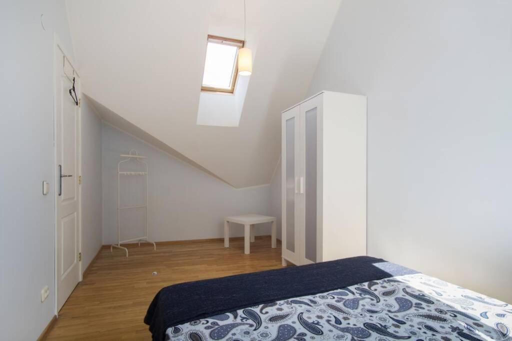 Private Sauna & 4 Bedrooms Old Town Rooftop Apartment Вильнюс Экстерьер фото