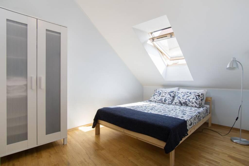 Private Sauna & 4 Bedrooms Old Town Rooftop Apartment Вильнюс Экстерьер фото
